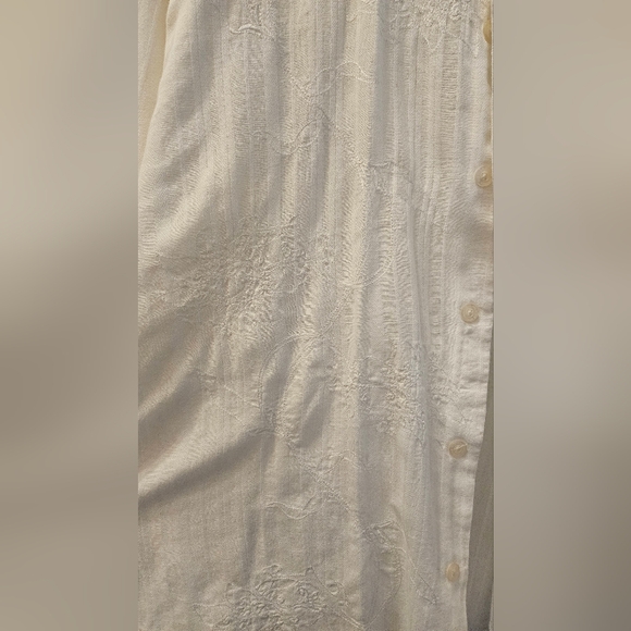 Unique white shirt - Picture 2 of 6